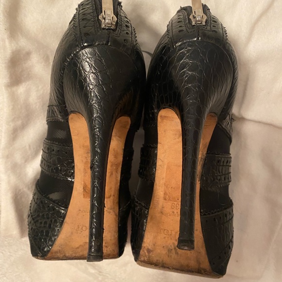 Use beautiful Dior shoes, size 39 but fits 38 - Picture 2 of 5